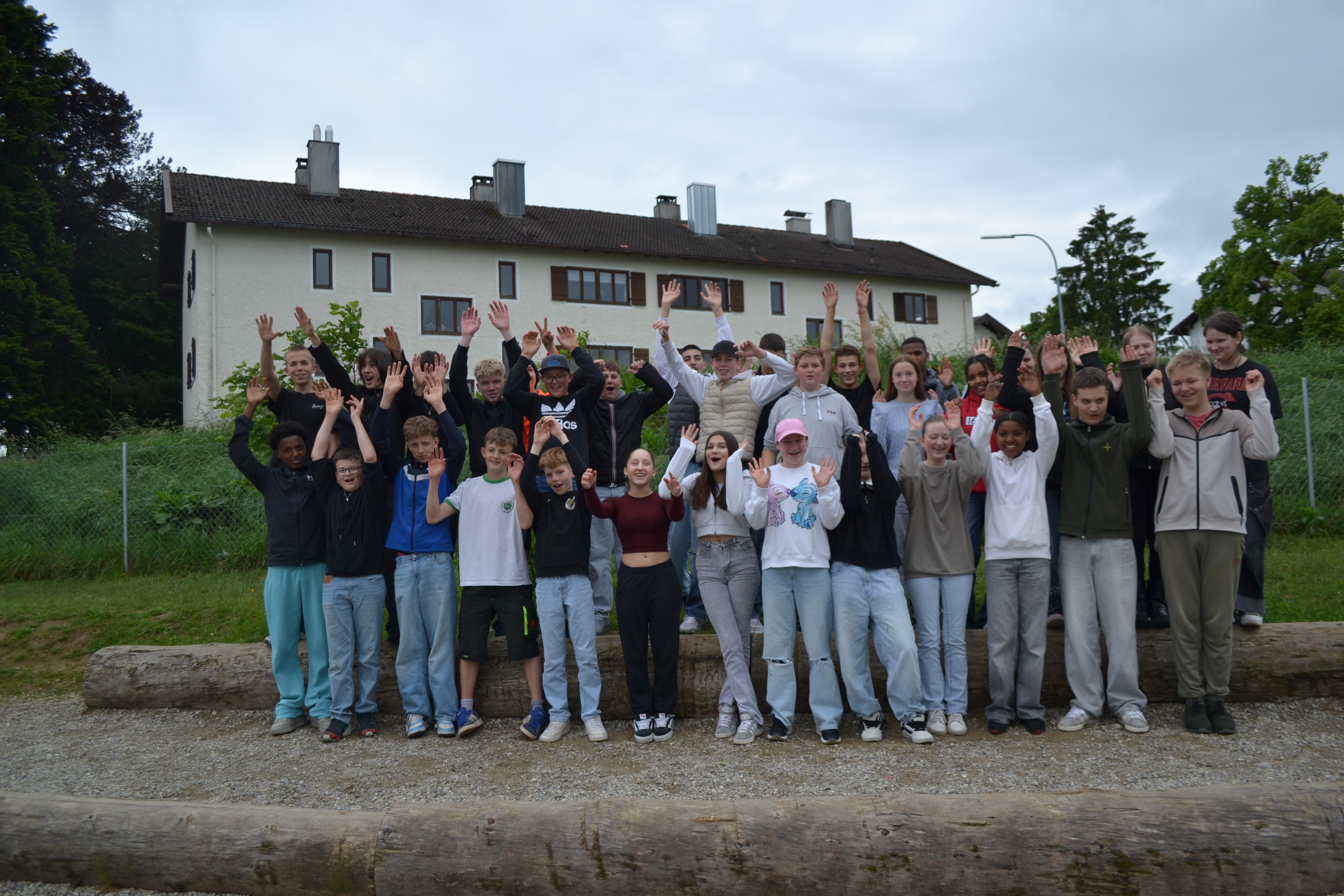 Der 2. Platz und 500 Euro geht an die Klasse 8b SJ 24/25 der Mittelschule in Holzkirchen.
